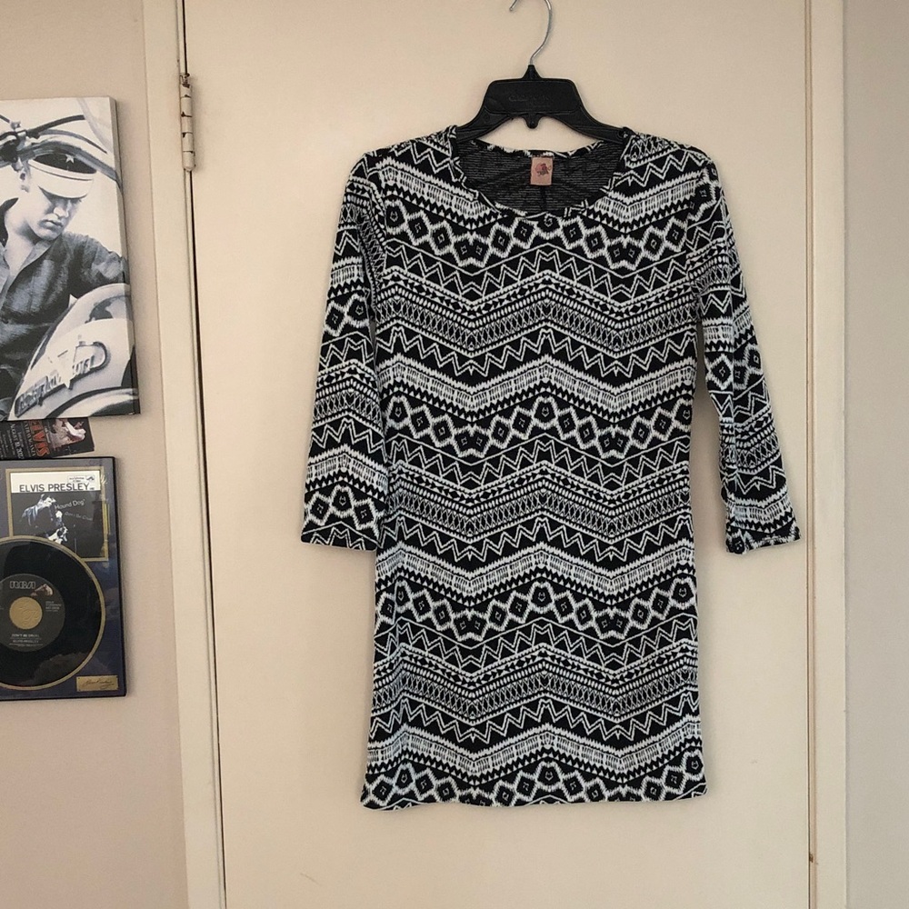 Knit Black/White Patterned 3/4 sleeve Dress! New! Medium